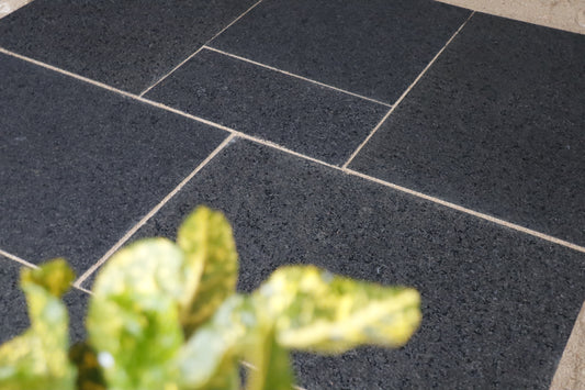 Black Granite Paving Slabs – elegant and hard-wearing natural stone for patios and paths