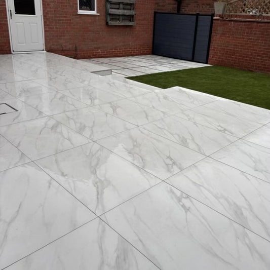 Carrara Marble Paving Slabs – luxurious white marble with soft grey veining for elegant outdoor spaces
