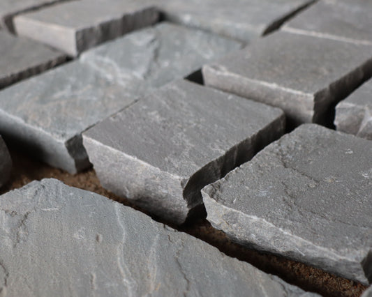 Kandla Grey Cobblestone – hand-cut sandstone setts in cool grey tones for edging and driveways.