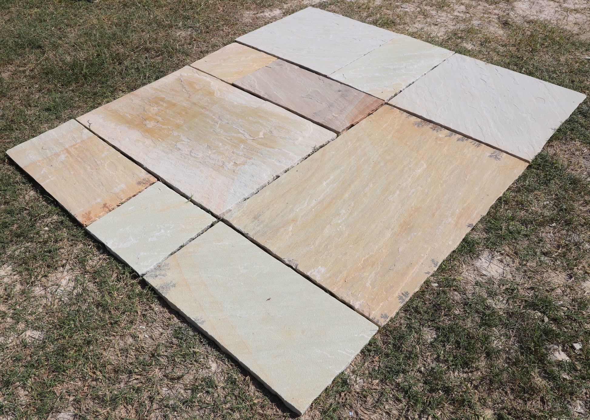 Mint Fossil Indian Sandstone Paving – soft cream, buff, and yellow hues with a lightly riven surface.