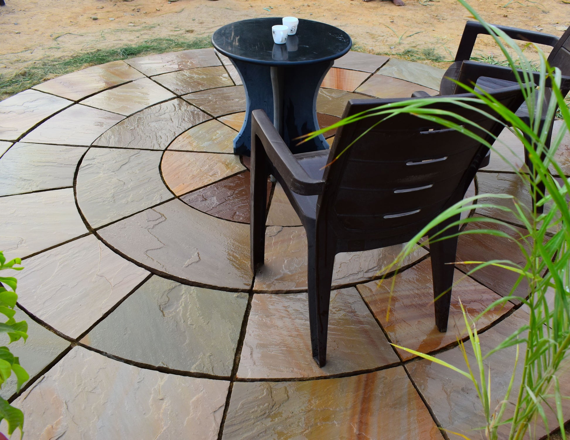 Rippon Buff Round Patio Stones – natural Indian sandstone with colourful tonal variation