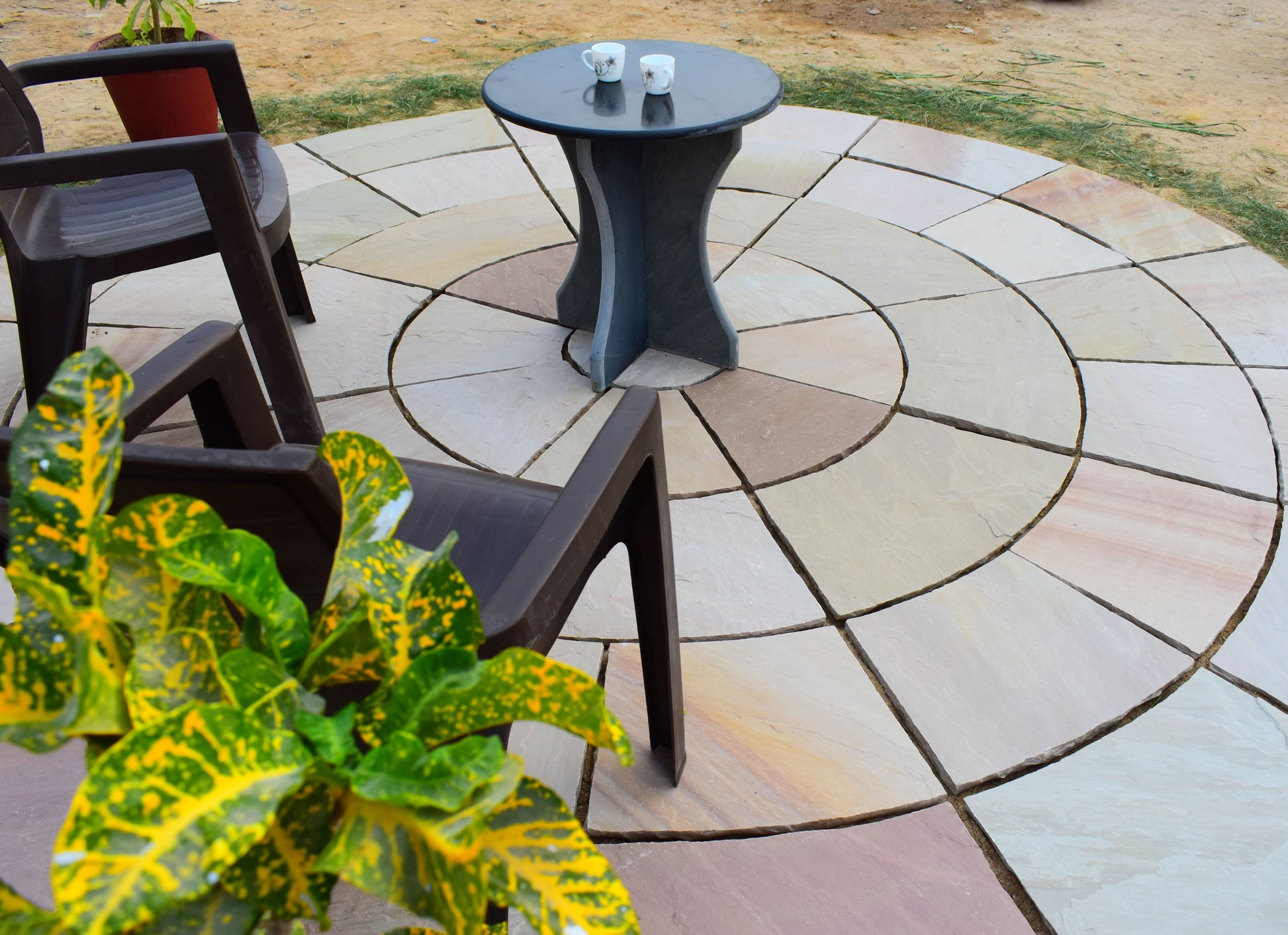 Natural Rippon Buff Circle Paving – vibrant sandstone for creating round patio features